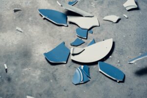Nearly 300 physicians die by suicide annually. This post discusses physician suicide and risk factors, and may be triggering.